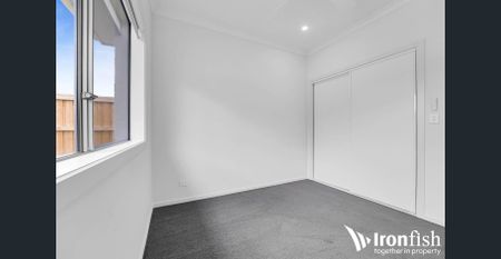 Brand New Spacious Family Home in Crestmead - $720/week - Photo 5