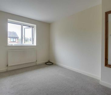 3 bedroom end of terrace house to rent - Photo 4