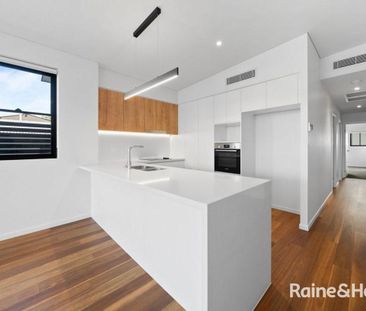 Top-Floor Luxury Unit with Ducted Air Conditioning - Photo 3