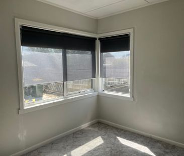 THREE BEDROOM HOME IN CENTRAL BELMONT LOCATION - Photo 3