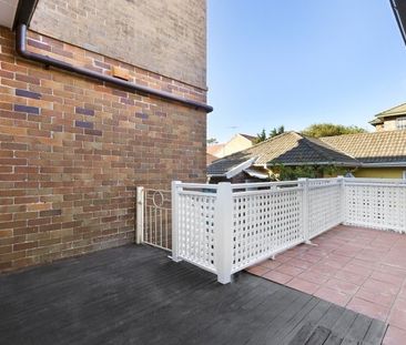 Renovated & Large Semi In Prime North Bondi Location! - Photo 1