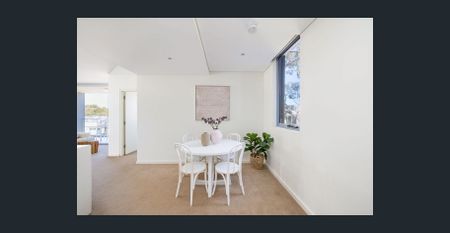 Sophisticated two-bedroom home in Lora Lane Cove - Photo 2