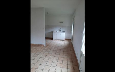 Location Maison 4 pièces 81 m² Lye - Photo 2