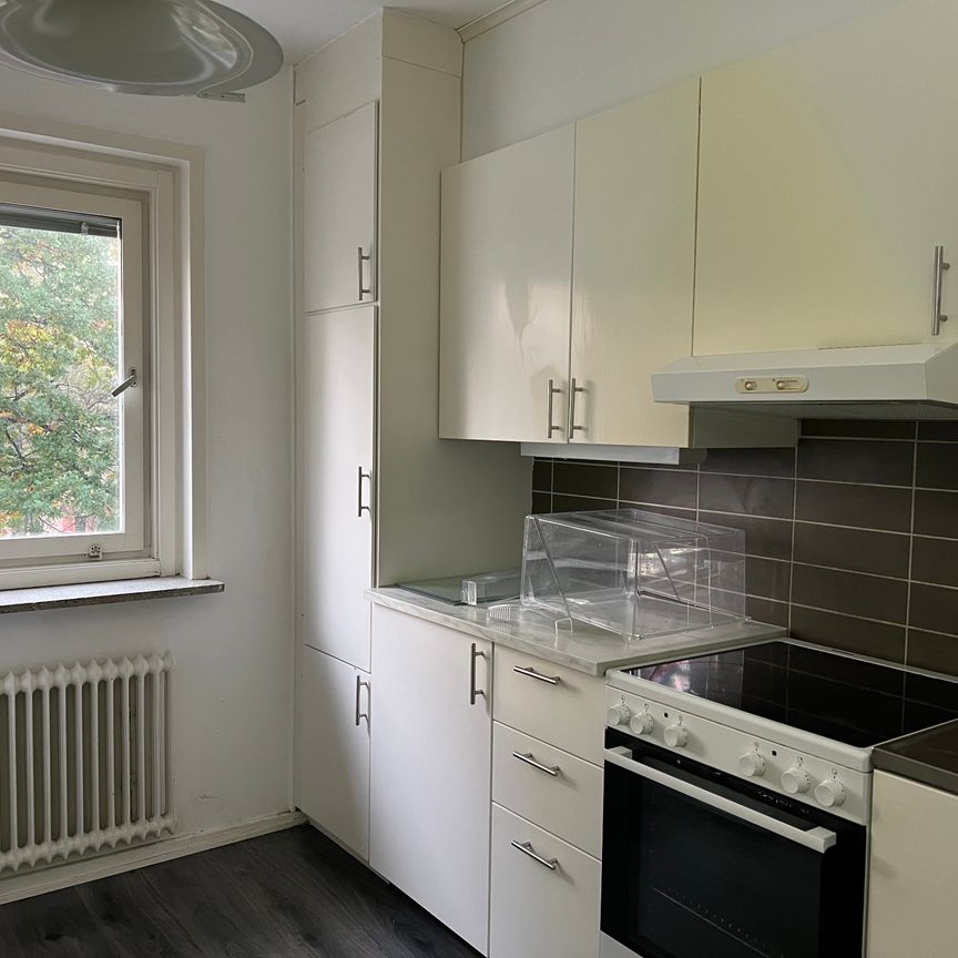 Lövängen, Katrineholm - Photo 1