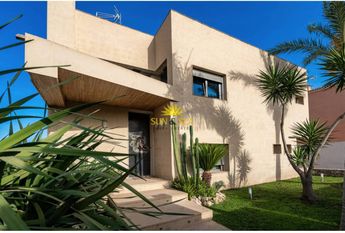 Long term rental, Luxury house with 5 bedrooms in Los Balcones - Los Altos del Edén, Torrevieja Alicante.