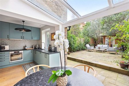 Spacious one bedroom Garden Flat with outside office - Photo 4