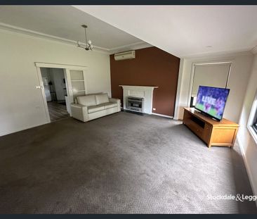 COMFORTABLE KIALLA LIVING IN A PRIME LOCATION! - Photo 2