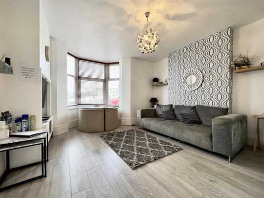 3 bedroom apartment to rent - Photo 1