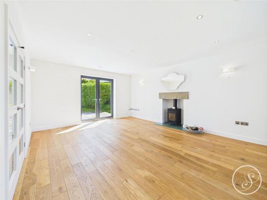 4 bedroom detached house to rent - Photo 1