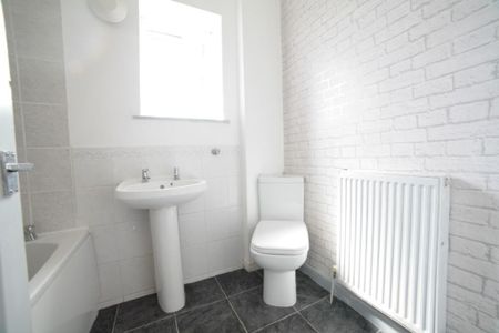 2 bedroom terraced house to rent - Photo 4