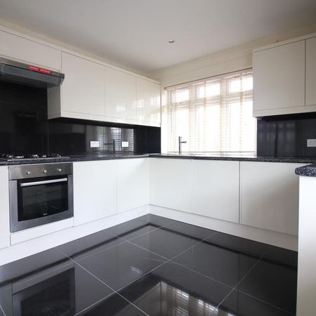 Riverview Gardens, Twickenham - Photo 3