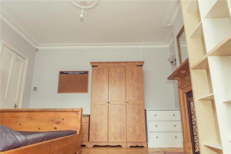 5 bedroom semi-detached house to rent - Photo 4