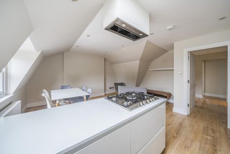 3 bedroom flat to rent - Photo 3