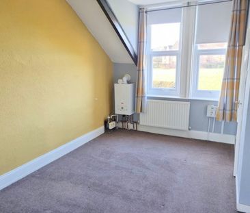 Flat to rent on - Photo 2