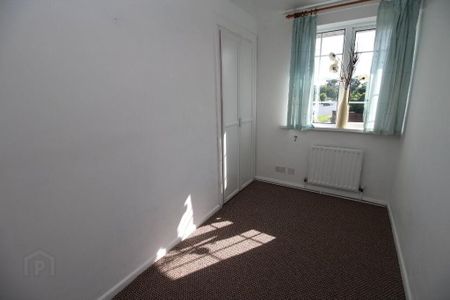 1A Strathearn Court, Holywood, BT18 9NP - Photo 4