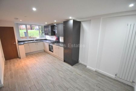 4 bedroom terraced house to rent - Photo 4