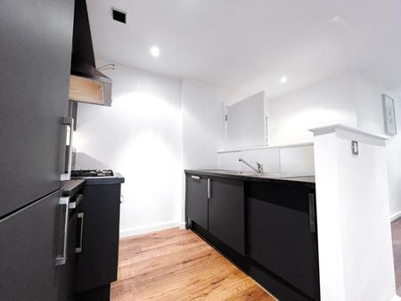 2 bedroom Flat To Let - Photo 5