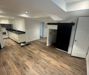 For Lease - 11 Kelsey Crescent, Barrie, Ontario - Photo 2