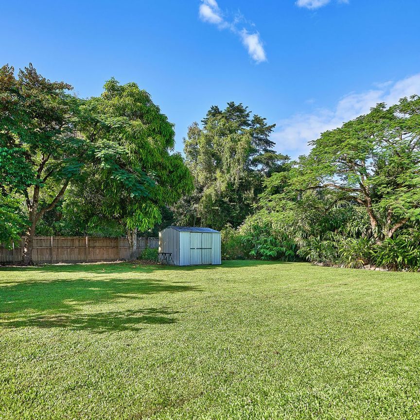 Nice three bedroom home with yard - Photo 1