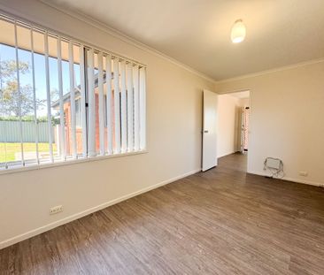 Freshly Renovated Family Home in a Quiet Cul-de-Sac - Photo 3