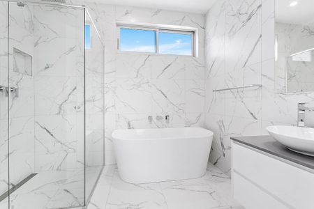 Executive Style Residence - Photo 2