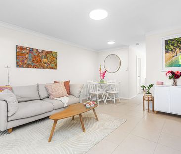 Quiet 2x1 townhouse with TWO courtyards + lush communal garden - Photo 6