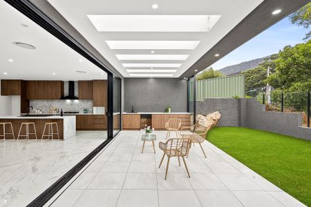 Stunning 4 Bedroom Townhouse in Scarborough - Photo 4