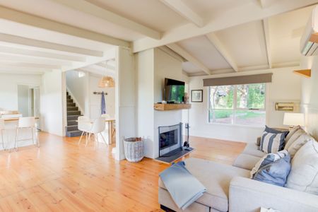 Lifestyle Living by the Coast with Space to Spare - Gardener Included! - Photo 4