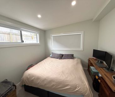 Freshly Renovated Family Home in Prime Location - Photo 5