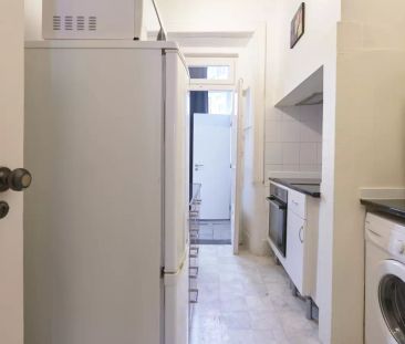 Room for rent in 3-bedroom apartment in Arroios - Photo 6