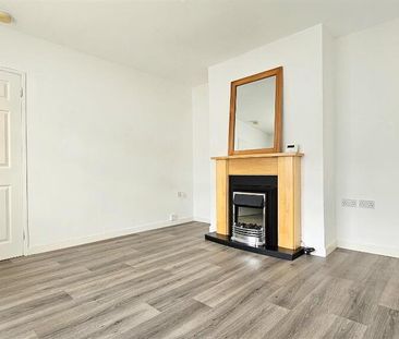 77 Pinewood Avenue, Carrickfergus, BT38 8EW - Photo 2