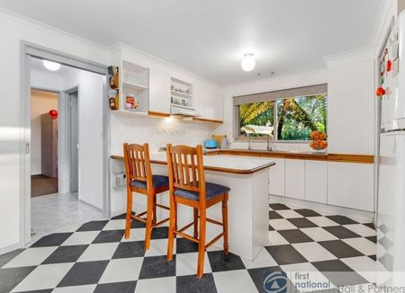 Charming Family Home - Photo 2