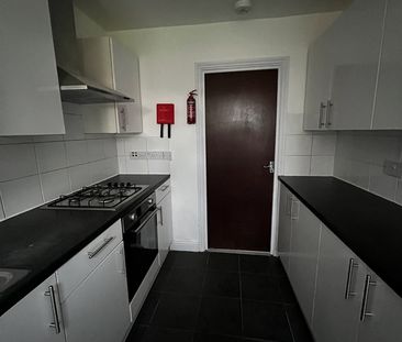 4 Bed Terraced House, Dereham Road, IG11 - Photo 6