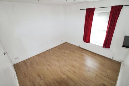 3 bedroom end of terrace house to rent - Photo 5