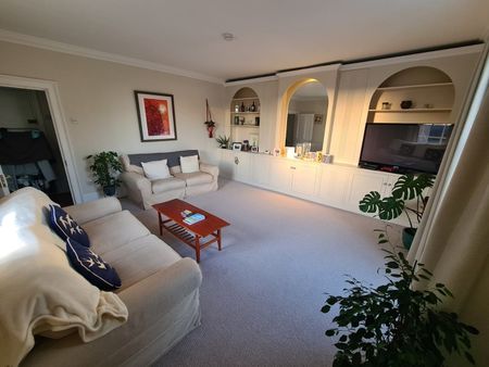 2 Bed Flat, Wandsworth, SW18 - Photo 2