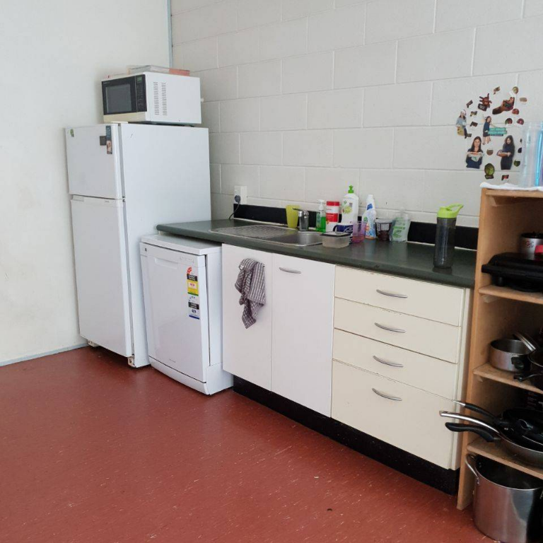 Perfect for students -Spacious 6-Bedroom Apartment in the Heart of Wellington - Photo 1
