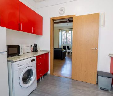 Colourful 2-bedroom apartment for rent in Oeiras - Photo 2