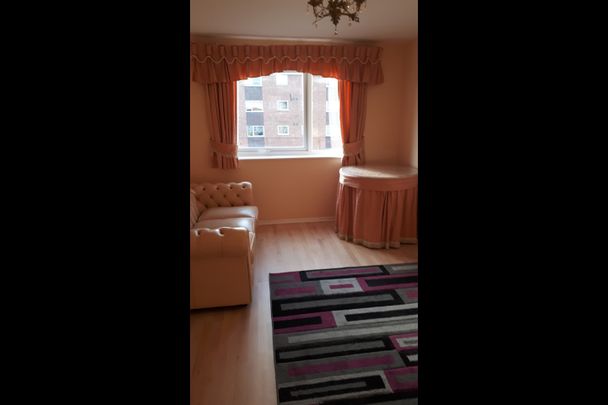 1 Bed Flat, Gurney Close, IG11 - Photo 1