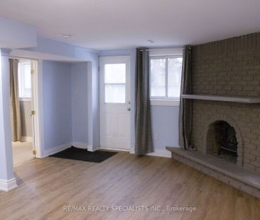 Semi-Detached Home For Lease | S8135130 - Photo 5