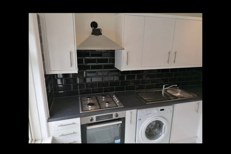 1 Bed Flat, Tremona Road, SO16 - Photo 4