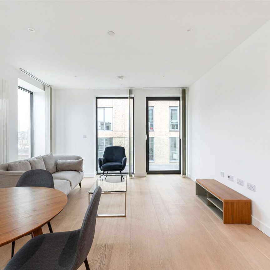 Regalia Close, London, E16 flat to rent - Photo 1