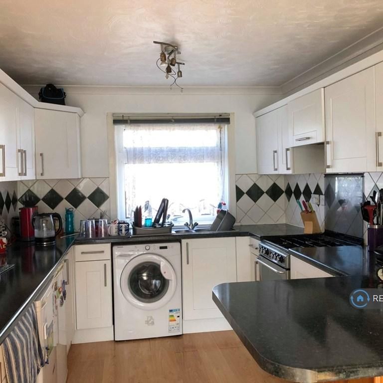 1 bedroom in a house share to rent - Photo 1