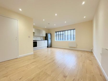 Studio Apartment - Photo 2