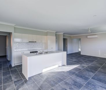 Stunning Four Bedroom Home With Loads Of Special Features - Photo 4