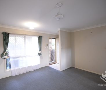 Spacious Two-Bedroom Townhouse with Air Conditioning & Double Parking - Photo 1