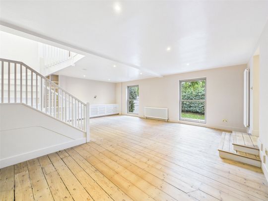 Petersham Road, Richmond, Surrey, TW10 - Photo 1