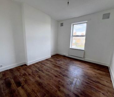 2 bedroom maisonette to rent - Photo 2