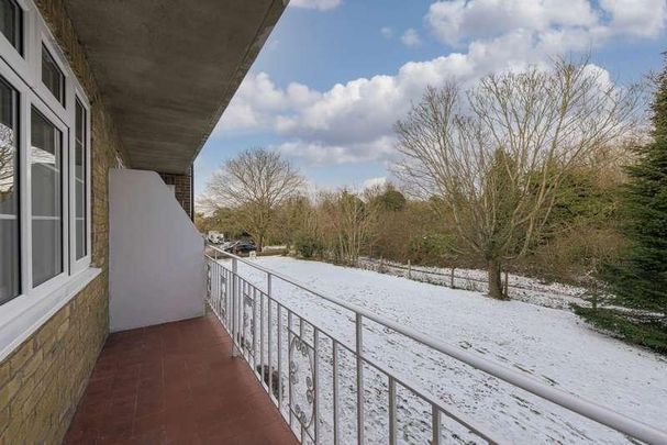 Lancaster Court, SM7 - Photo 1