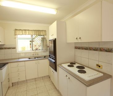 2/20 Parneno Street, Chevron Island, Qld 4217 - Photo 5
