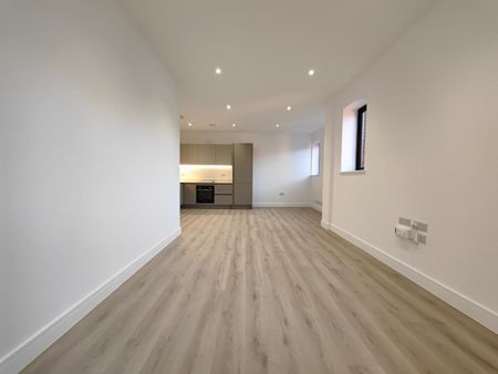 2 bedroom Flat To Let Total Size: 714 SQ FT - Photo 2